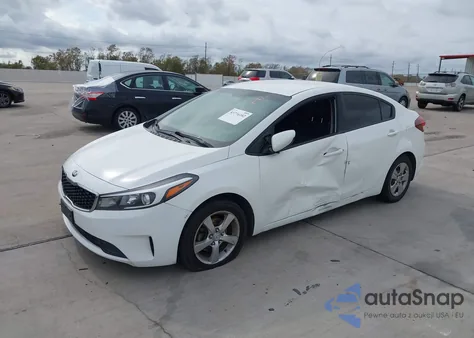 2017 Kia Forte Lx z USA, uszkodzony, nr VIN 3KPFK4A74HE136318